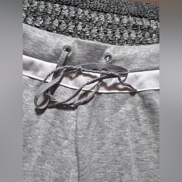 Sporty Long Shorts - Picture 4 of 9